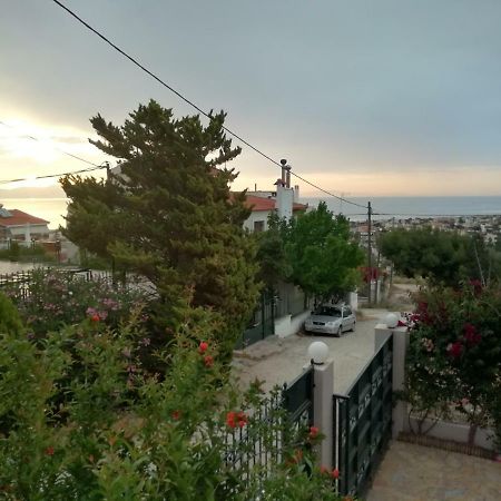 Airport Family House Apartman Ártemida Kültér fotó