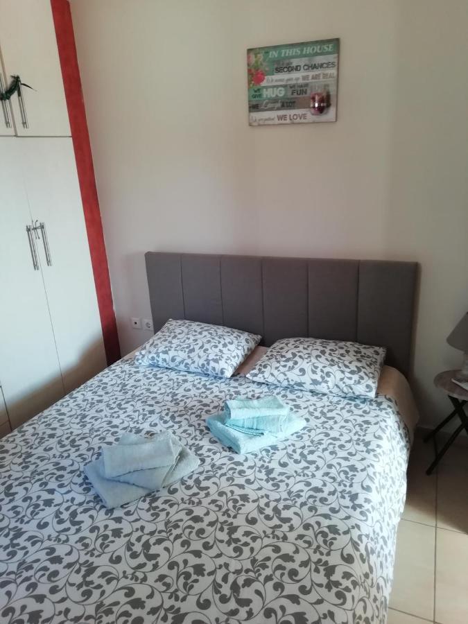 Airport Family House Apartman Ártemida Kültér fotó