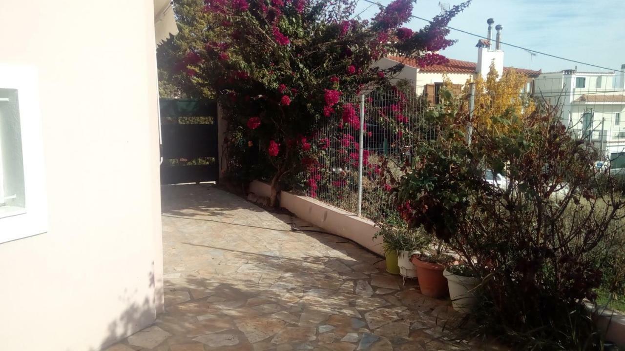 Airport Family House Apartman Ártemida Kültér fotó
