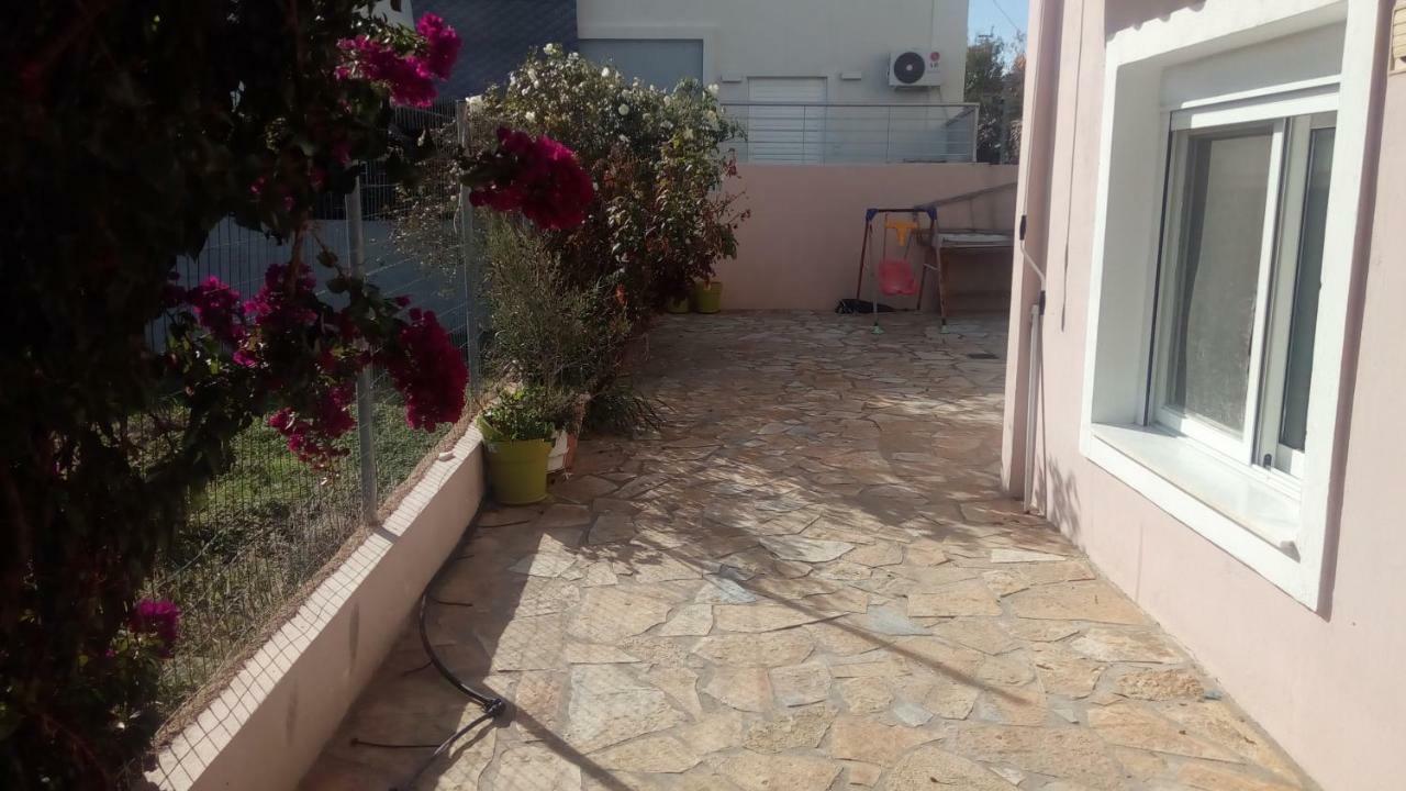 Airport Family House Apartman Ártemida Kültér fotó