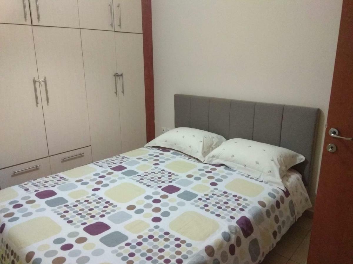 Airport Family House Apartman Ártemida Kültér fotó